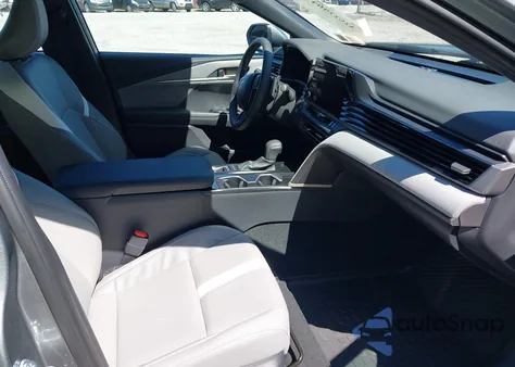 2025 Toyota Camry Se z USA, uszkodzony, nr VIN 4T1DBADK5SU533742